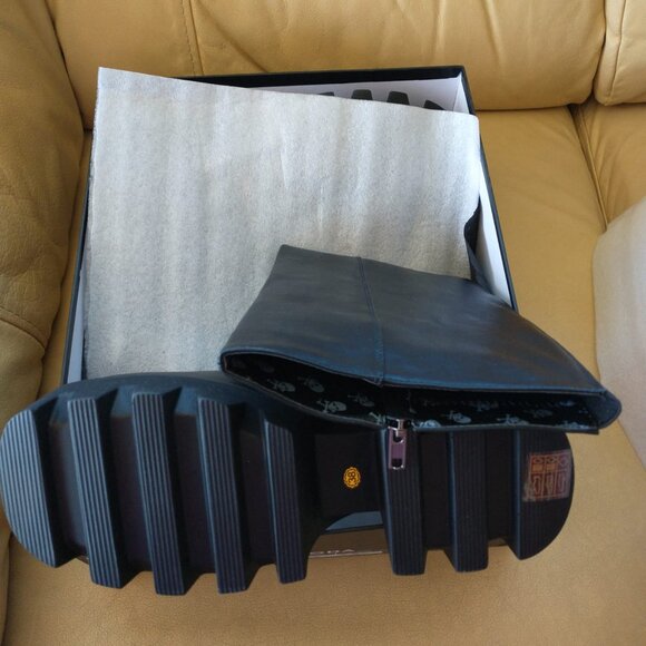 NEW LAMODA - Sideways Chunky Platform Knee High Boots - Picture 3 of 5